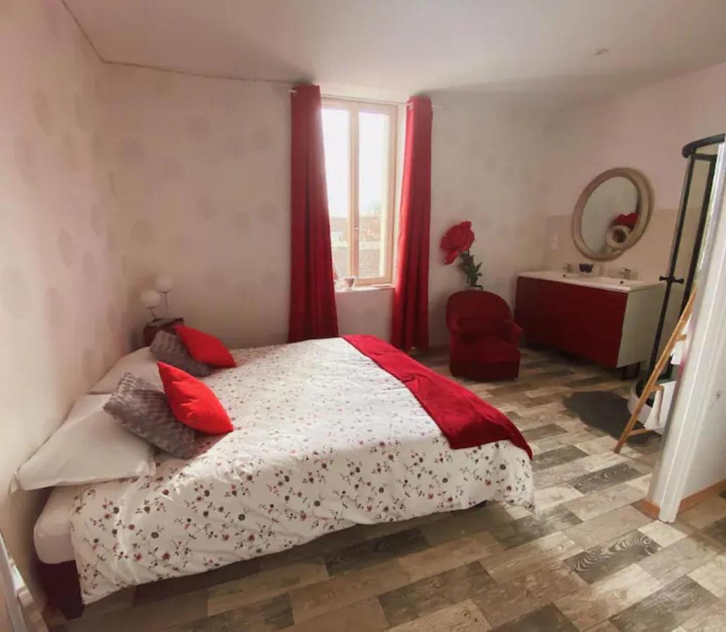 Chambres D'Hote Au Chapeau Claque Cabaret Gueugnon Eksteriør bilde