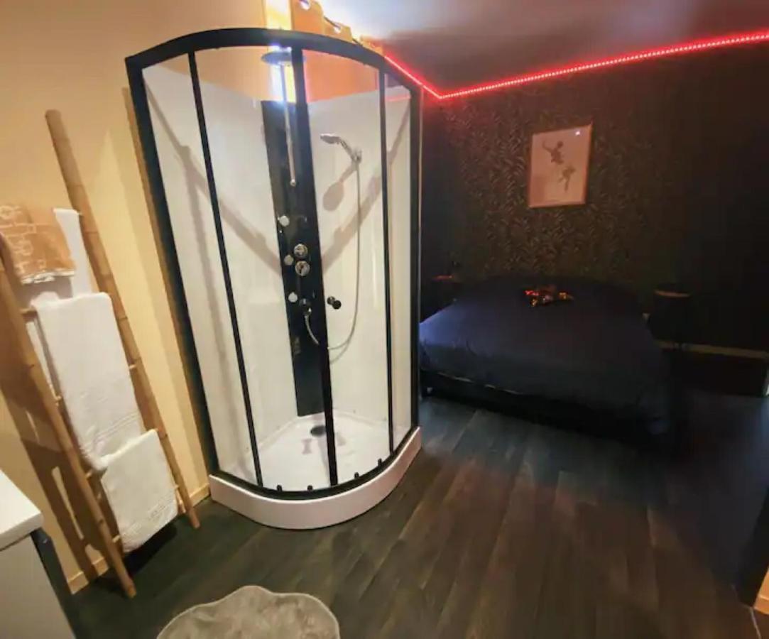 Chambres D'Hote Au Chapeau Claque Cabaret Gueugnon Eksteriør bilde