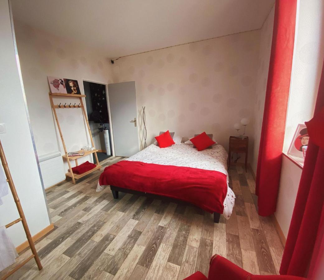 Chambres D'Hote Au Chapeau Claque Cabaret Gueugnon Eksteriør bilde